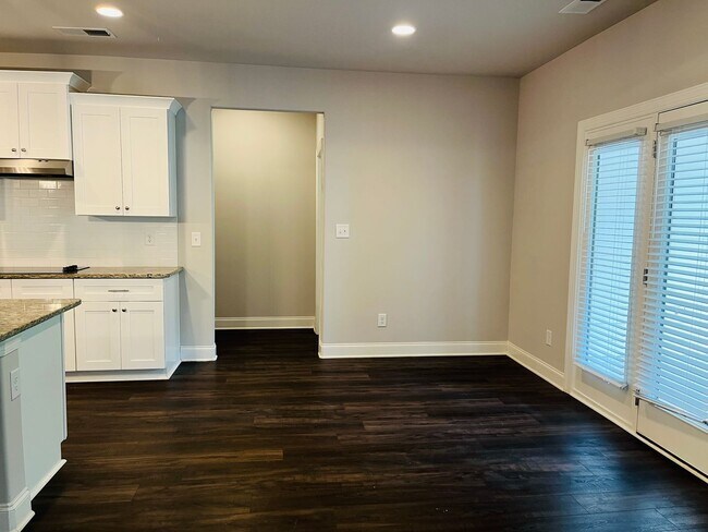 Building Photo - ***MOVE IN SPECIAL*** Wow! Perfect 4 bedro...