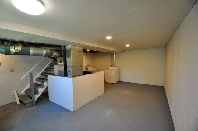 Building Photo - 925-925 28th St