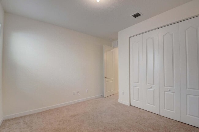 Building Photo - 8834 Willow Cove Ln