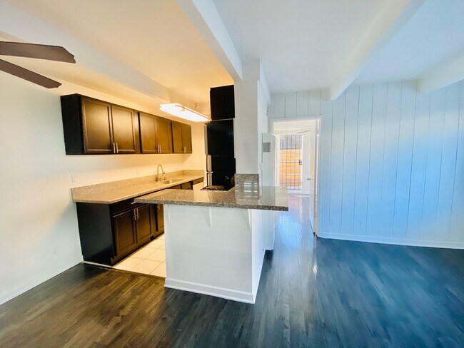 Interior Photo - 9025 National Blvd