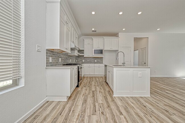 Building Photo - 1429 Northwood Blf Ln