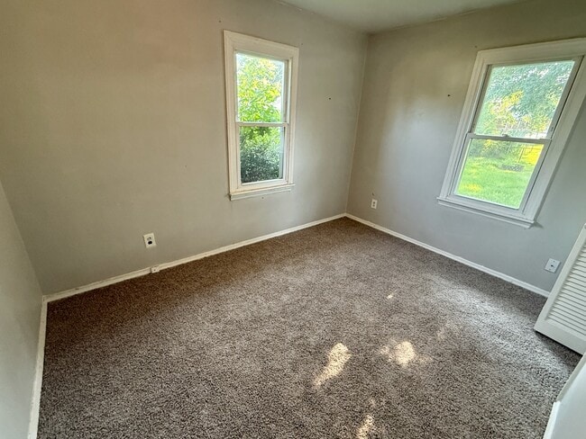 Building Photo - 1916 S Taft Ave