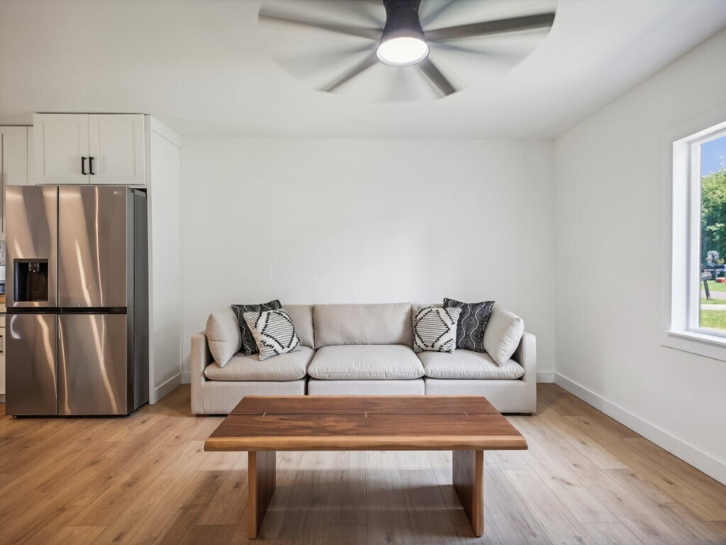 Building Photo - 310 Lilac Dr