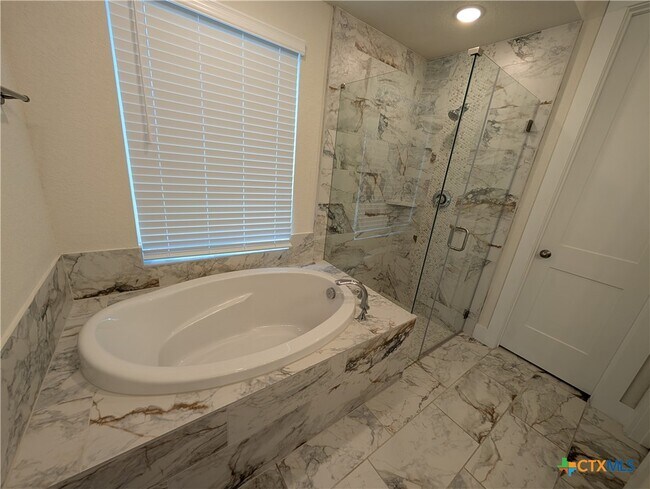 Building Photo - 1052 Easy Gruene