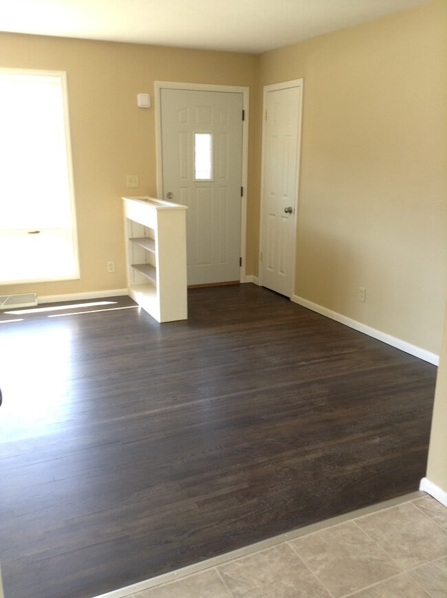 Building Photo - 1229 W Arrowhead Rd