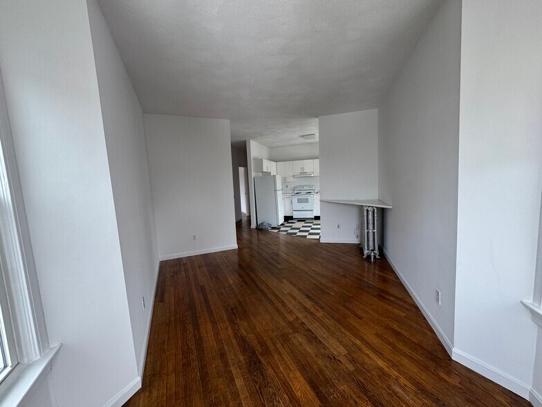 Building Photo - 146 Oxford St