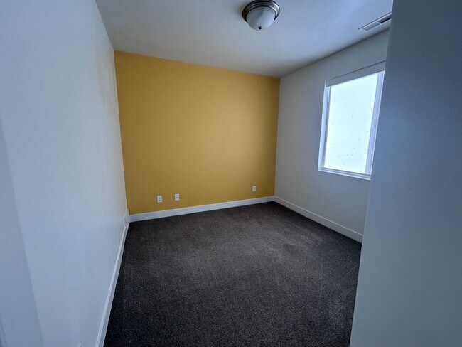 Building Photo - 4 Bedroom 3 Bath Town Home for Rent in AF