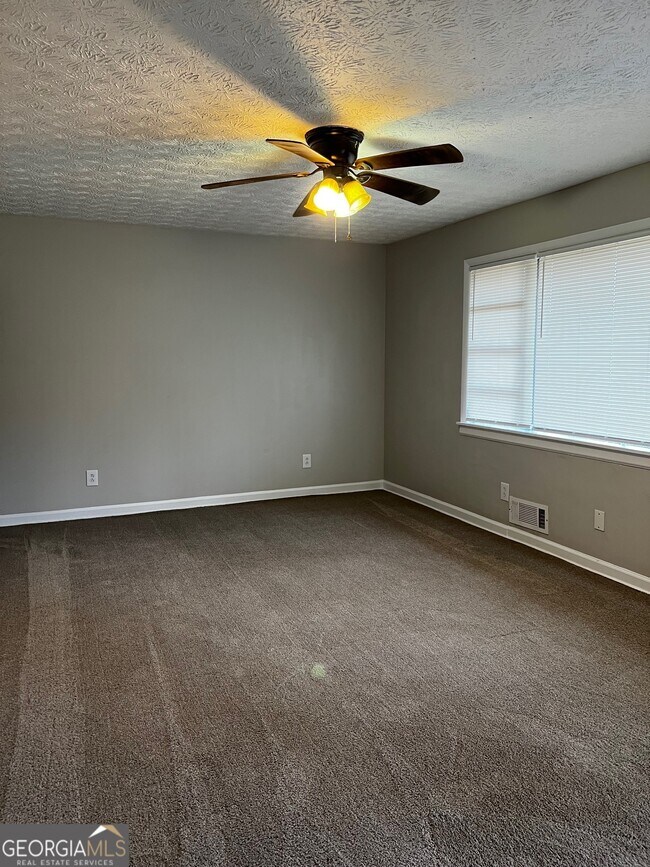 Building Photo - 5895 Jonesboro Rd