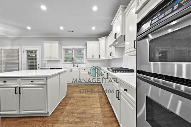 Building Photo - 5 Bedroom House in gated community in Duluth, GA.