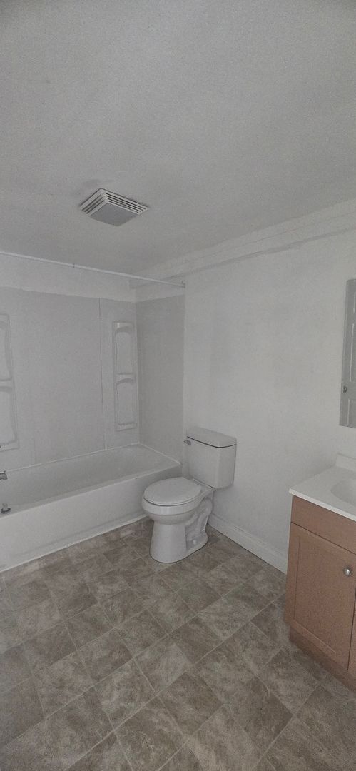 Building Photo - 4 Bedroom Home in the heart of Springfield