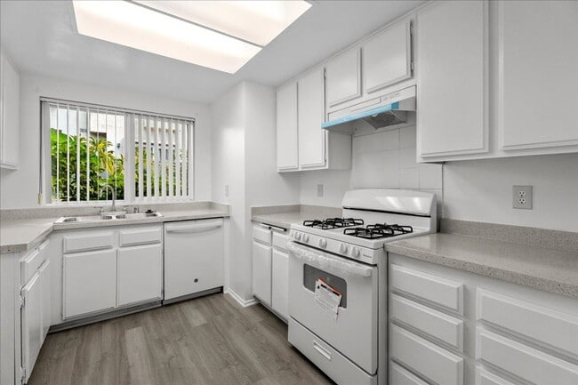 Building Photo - Two-Story Townhome with Private Garage and...