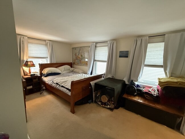 Building Photo - 1 Carlton St