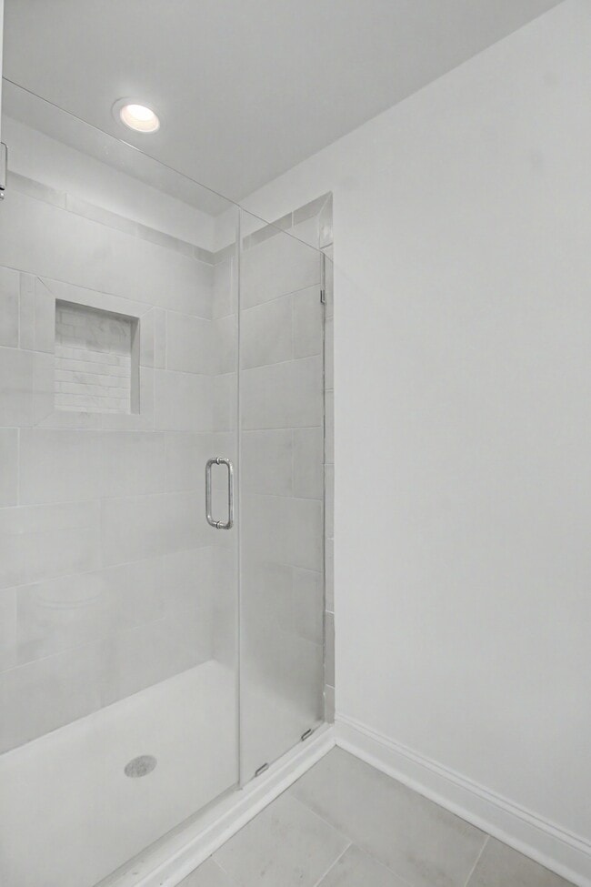 Building Photo - 248 Buckingham Dr