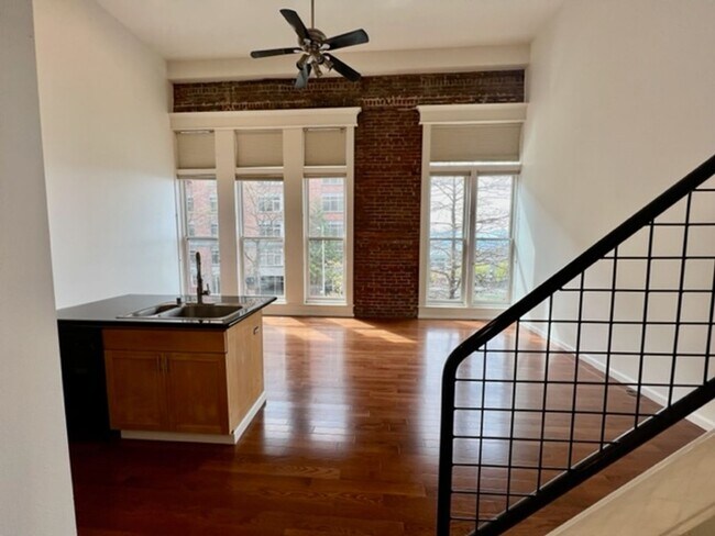 Building Photo - Belltown Loft Condo