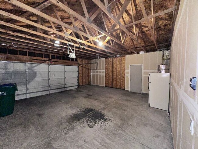 Building Photo - 10427 Chadwell Dr