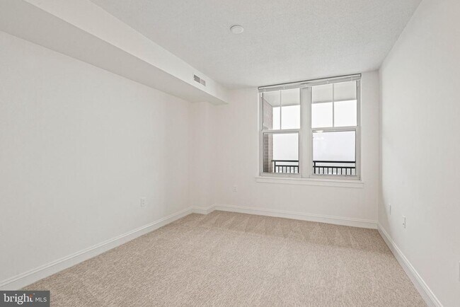 Building Photo - 11760 Sunrise Valley Dr