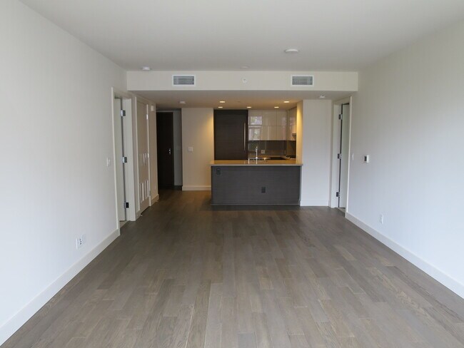 Building Photo - 588 Bell St