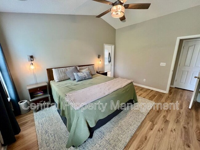 Building Photo - 952 Breezewood Ct