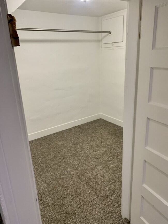 Building Photo - RES_6158LLC_DENSLEY_470