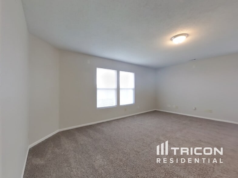 Building Photo - 11361 N Creekside Dr