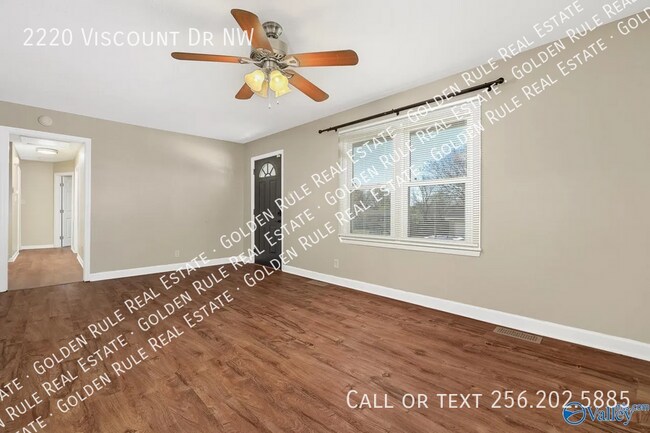 Building Photo - 2220 Viscount Dr NW