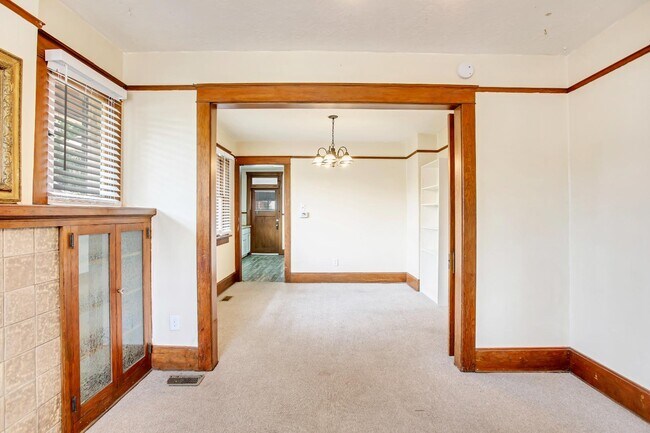 Building Photo - 172 S 600 W