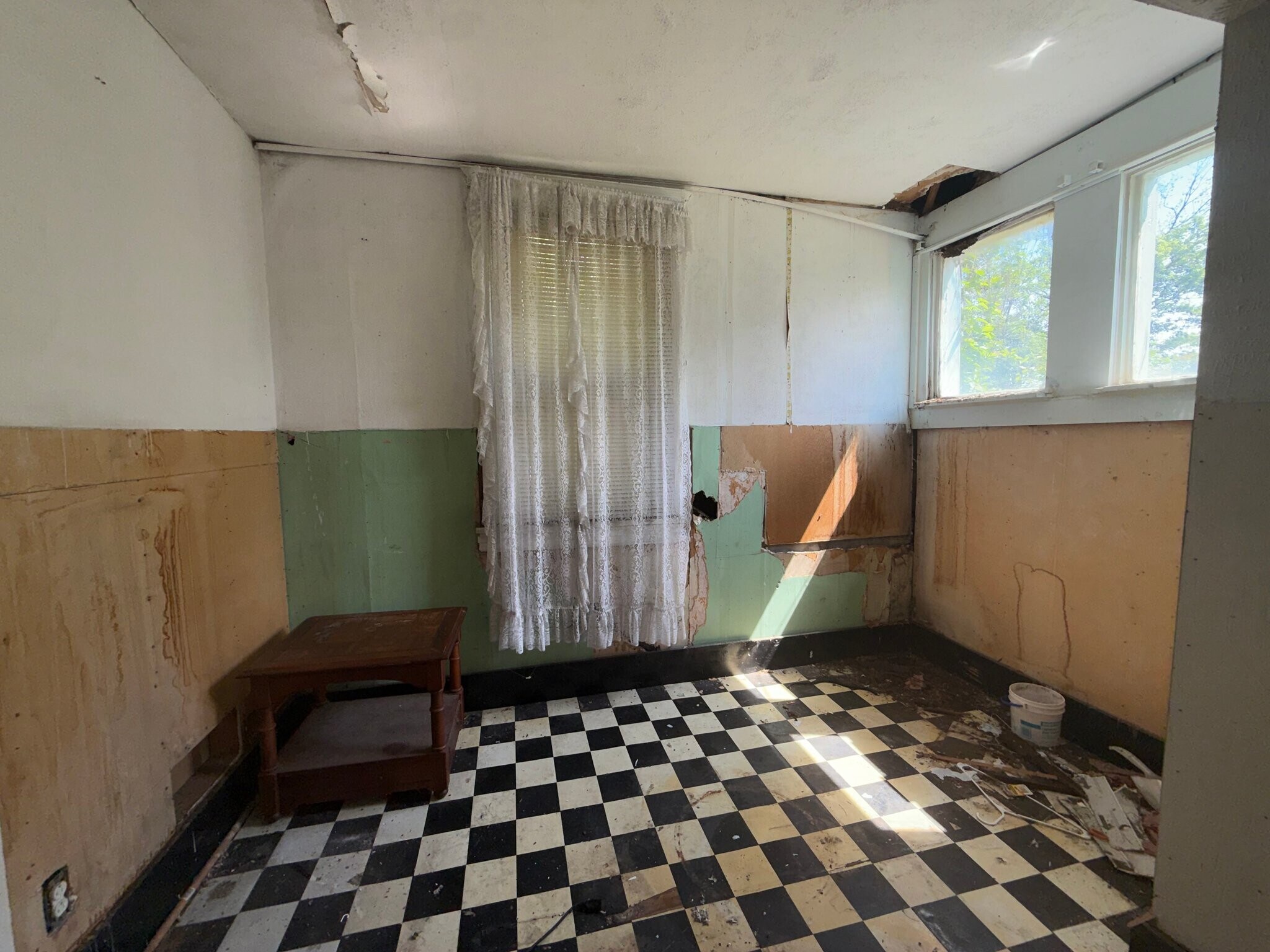 Building Photo - 2118 Rosebud Ave