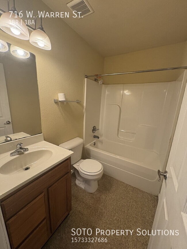 Building Photo - 716 Warren St