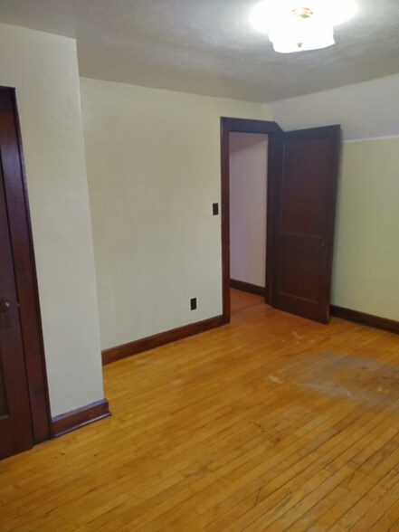 Building Photo - 1525 Clough Ave