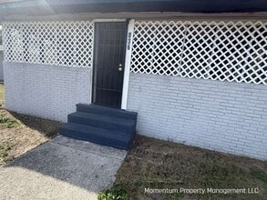 Building Photo - Beautiful Remodeled 4/1 Single Family Home in Lakeland