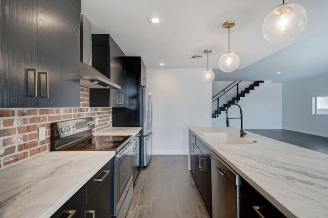 Building Photo - 504 E Roosevelt St