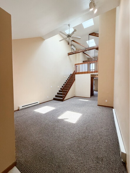 Building Photo - 123 3rd St