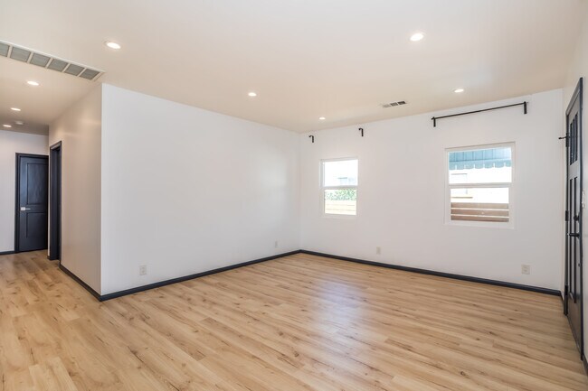 Livingroom - 1711 S Ridgeley Dr