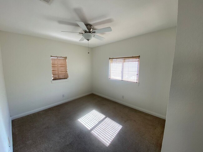 Building Photo - West Lancaster Pool Home