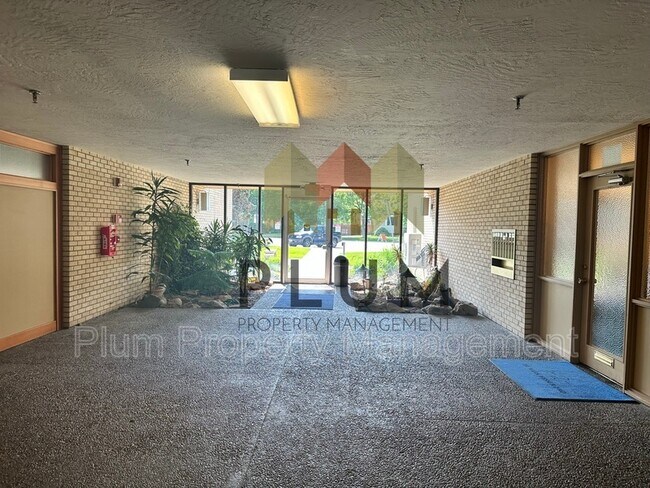 Building Photo - 1547 S Higgins Ave