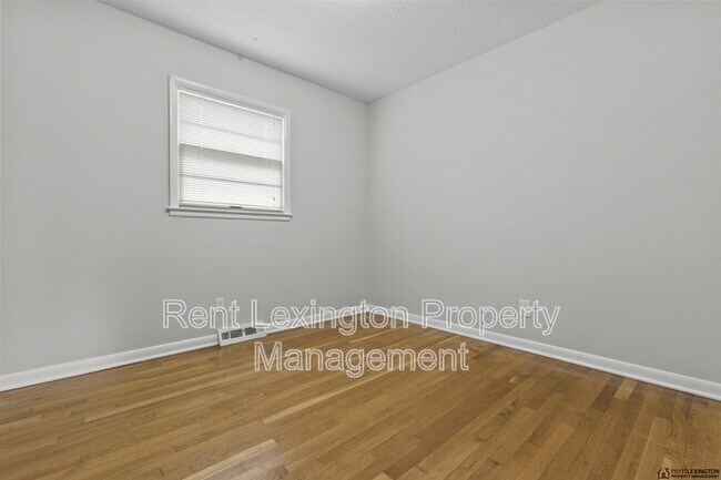 Building Photo - 2124 Violet Rd