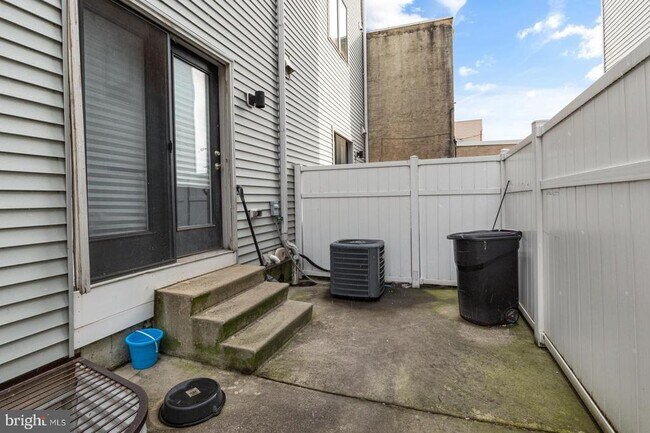 Building Photo - 2629 Cedar St