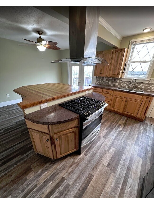 Building Photo - 418 Carl St