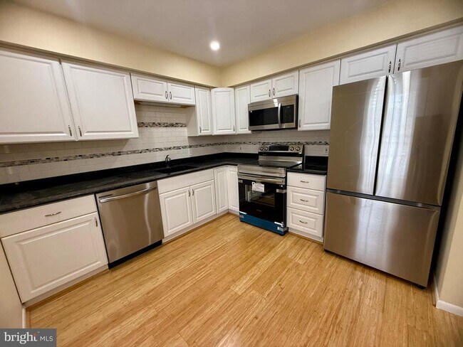 Building Photo - 168 Valley Stream Cir