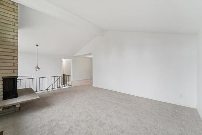 Building Photo - 5 bedroom in Renton WA 98058