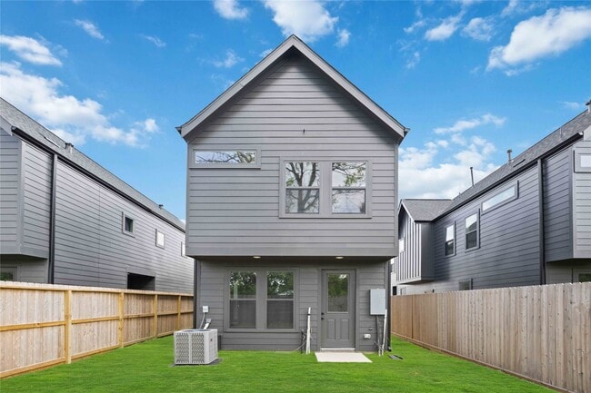 Building Photo - 8006 Sunbury St