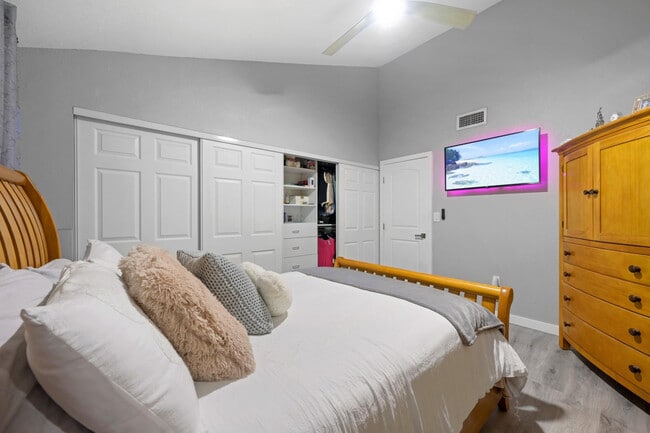 Building Photo - 8010 SW 152nd Ave