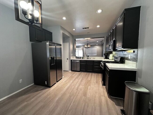 Building Photo - Welcome to your perfect blend of comfort a...
