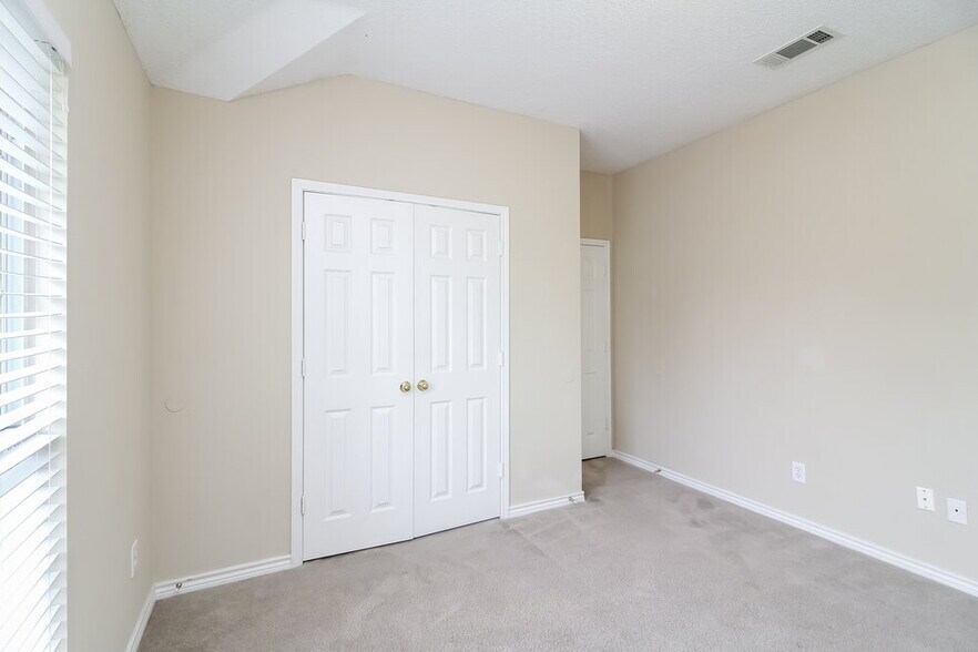 Building Photo - 1554 Cardigan Ln