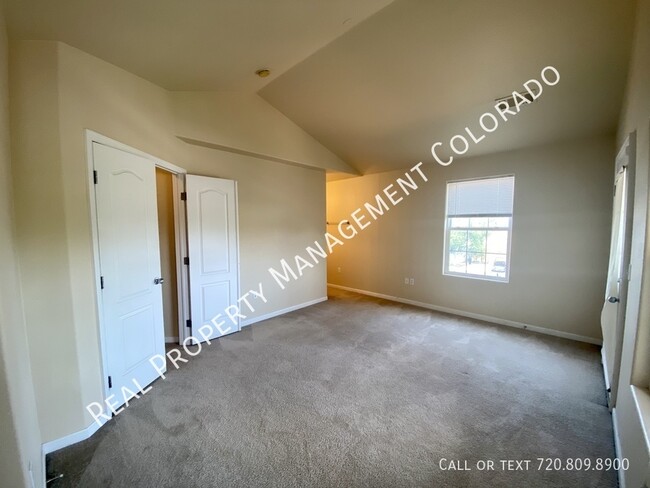 Building Photo - Beautiful Townhome in Aurora