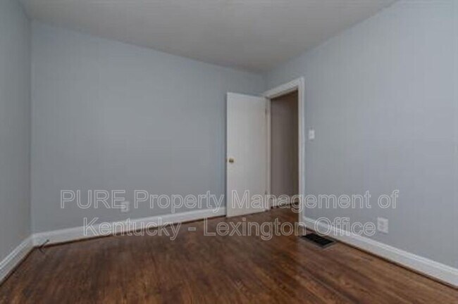 Building Photo - 200 Floral Park