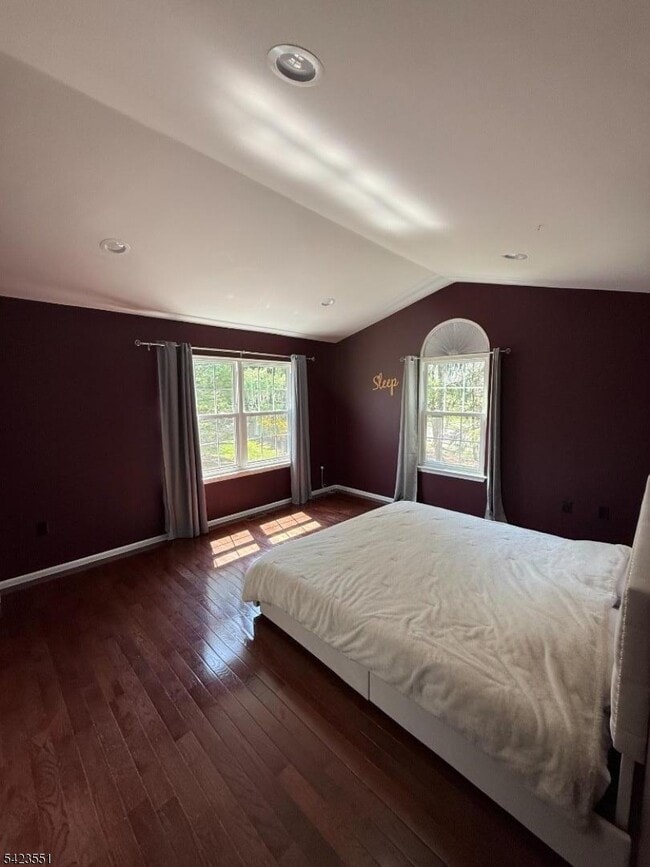 Building Photo - 2 Sapphire Ln