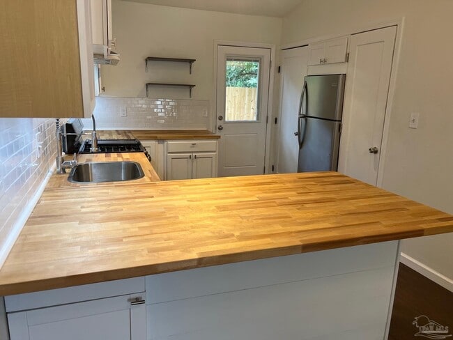 Building Photo - 5940 Mona Ln