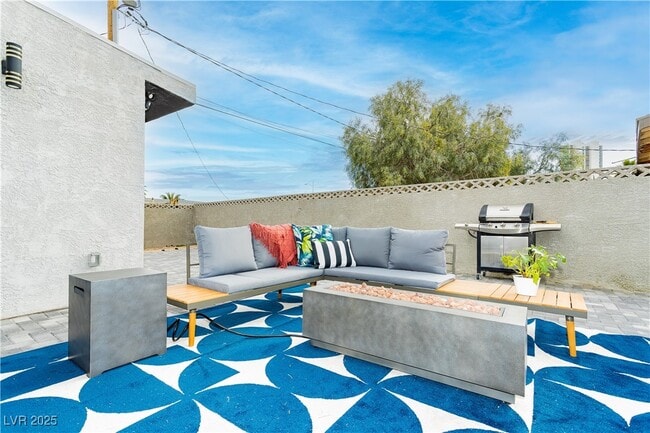 Building Photo - 522 E St Louis Ave