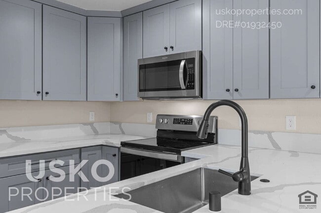 Building Photo - "Charming 2-Bedroom 1-Bath in Fair Oaks!"